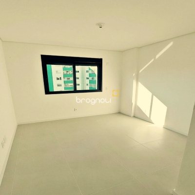 Apartamento com 90m², 3 quartos (sendo 1 suíte), 2 garagens, no bairro Pagani em Palhoça