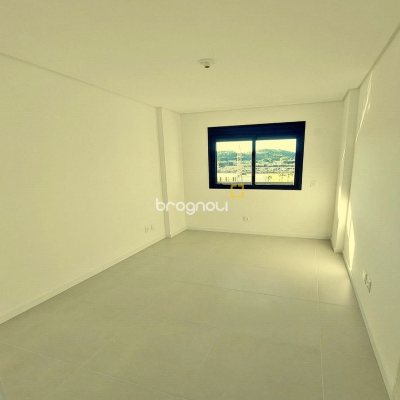 Apartamento com 90m², 3 quartos (sendo 1 suíte), 2 garagens, no bairro Pagani em Palhoça
