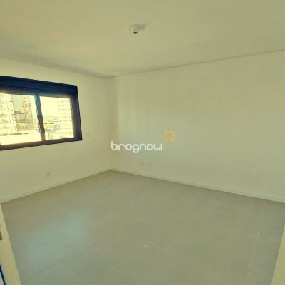 Apartamento com 90m², 3 quartos (sendo 1 suíte), 2 garagens, no bairro Pagani em Palhoça