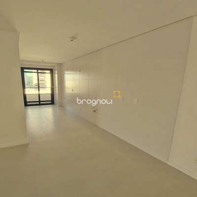 Apartamento com 90m², 3 quartos (sendo 1 suíte), 2 garagens, no bairro Pagani em Palhoça