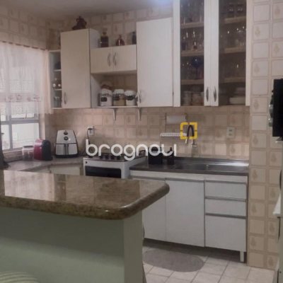 Apartamento com 74m², 3 quartos (sendo 1 suíte), 1 garagem, no bairro Kobrasol em São José