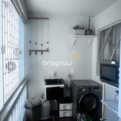 Apartamento com 74m², 3 quartos (sendo 1 suíte), 1 garagem, no bairro Kobrasol em São José