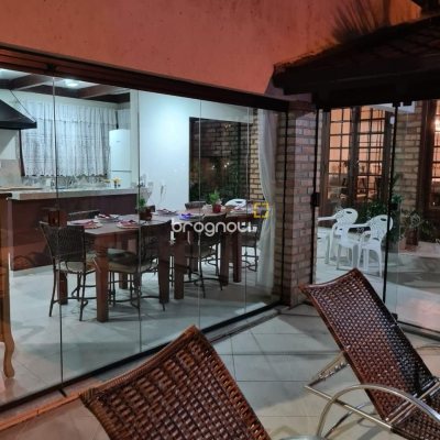 Casa com 278m², 3 quartos (sendo 1 suíte), 2 garagens, no bairro Saco dos Limões em Florianópolis