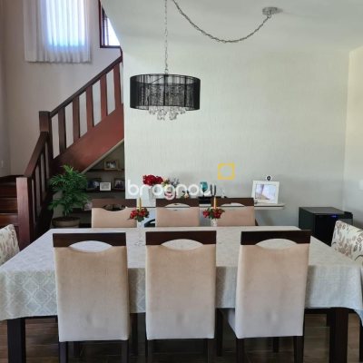 Casa com 278m², 3 quartos (sendo 1 suíte), 2 garagens, no bairro Saco dos Limões em Florianópolis