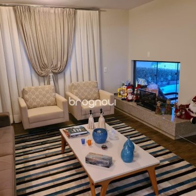 Casa com 278m², 3 quartos (sendo 1 suíte), 2 garagens, no bairro Saco dos Limões em Florianópolis