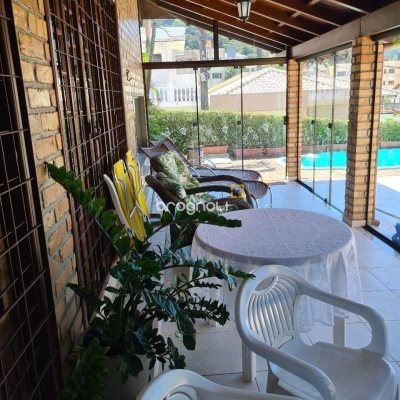 Casa com 278m², 3 quartos (sendo 1 suíte), 2 garagens, no bairro Saco dos Limões em Florianópolis