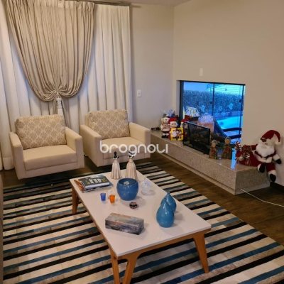 Casa com 278m², 3 quartos (sendo 1 suíte), 2 garagens, no bairro Saco dos Limões em Florianópolis