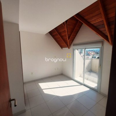 Apartamento com 98m², 3 quartos (sendo 3 suítes), 2 garagens, no bairro Capoeiras em Florianópolis
