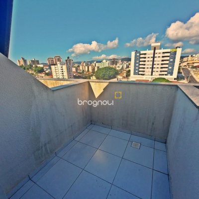 Apartamento com 98m², 3 quartos (sendo 3 suítes), 2 garagens, no bairro Capoeiras em Florianópolis