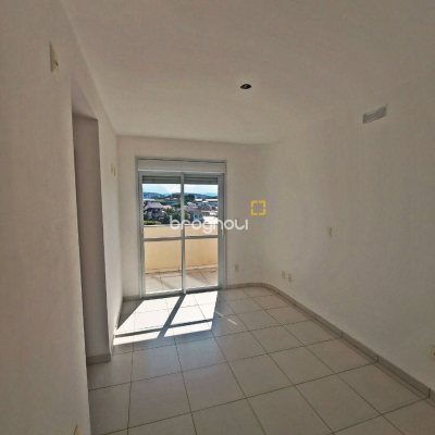 Apartamento com 98m², 3 quartos (sendo 3 suítes), 2 garagens, no bairro Capoeiras em Florianópolis