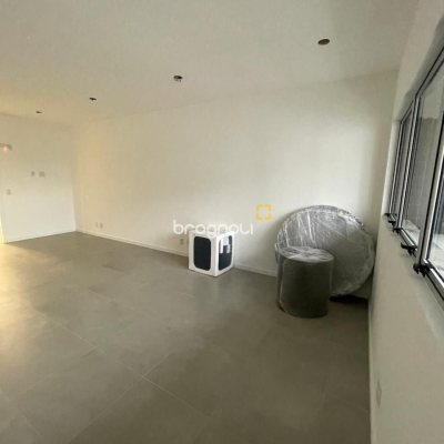 Sala com 29m², 1 garagem, no bairro Estreito em Florianópolis