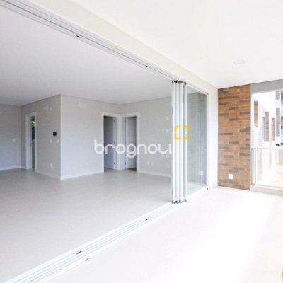 Apartamento com 128m², 3 quartos (sendo 3 suítes), 2 garagens, no bairro Cacupé em Florianópolis
