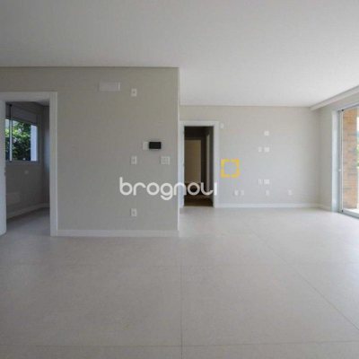 Apartamento com 128m², 3 quartos (sendo 3 suítes), 2 garagens, no bairro Cacupé em Florianópolis