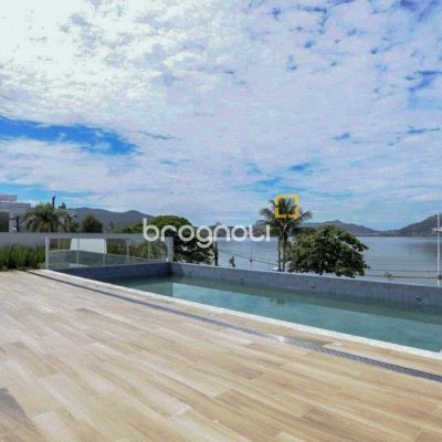 Apartamento com 128m², 3 quartos (sendo 3 suítes), 2 garagens, no bairro Cacupé em Florianópolis