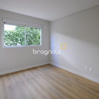 Apartamento com 128m², 3 quartos (sendo 3 suítes), 2 garagens, no bairro Cacupé em Florianópolis