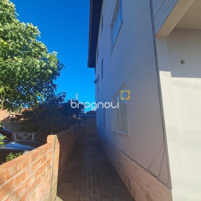 Prédio com 221m², 3 garagens, no bairro Ingleses em Florianópolis