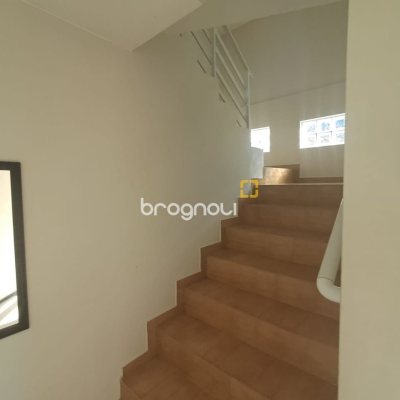 Prédio com 221m², 3 garagens, no bairro Ingleses em Florianópolis