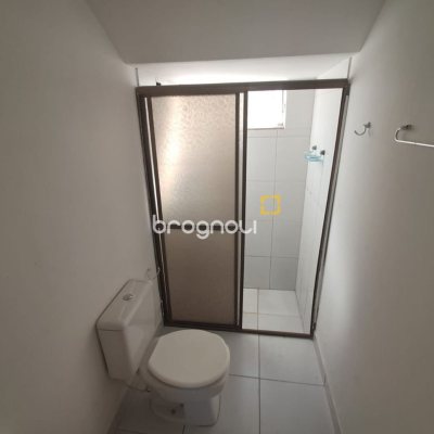 Prédio com 221m², 3 garagens, no bairro Ingleses em Florianópolis
