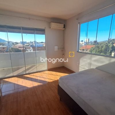 Prédio com 221m², 3 garagens, no bairro Ingleses em Florianópolis