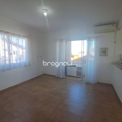 Prédio com 221m², 3 garagens, no bairro Ingleses em Florianópolis