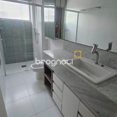 Apartamento com 100m², 3 quartos (sendo 1 suíte), 1 garagem, no bairro Centro em Florianópolis