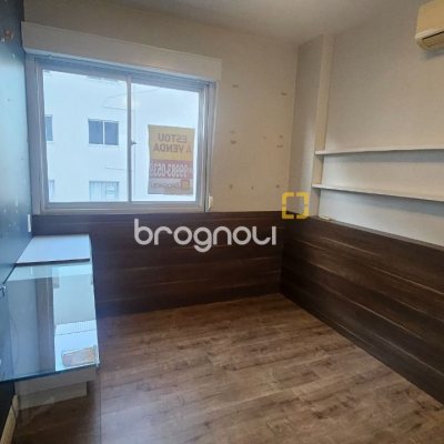 Apartamento com 100m², 3 quartos (sendo 1 suíte), 1 garagem, no bairro Centro em Florianópolis