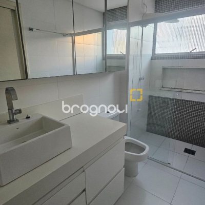 Apartamento com 100m², 3 quartos (sendo 1 suíte), 1 garagem, no bairro Centro em Florianópolis