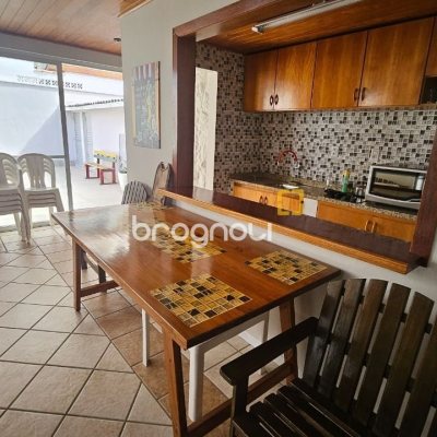 Apartamento com 100m², 3 quartos (sendo 1 suíte), 1 garagem, no bairro Centro em Florianópolis