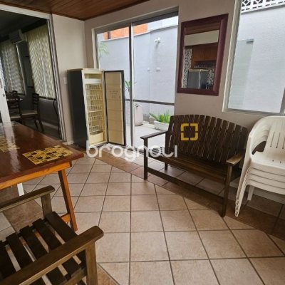 Apartamento com 100m², 3 quartos (sendo 1 suíte), 1 garagem, no bairro Centro em Florianópolis