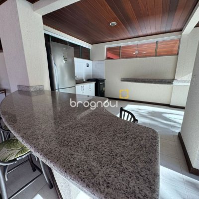 Cobertura com 199m², 3 quartos (sendo 1 suíte), 2 garagens, no bairro Lagoa da Conceição em Florianópolis