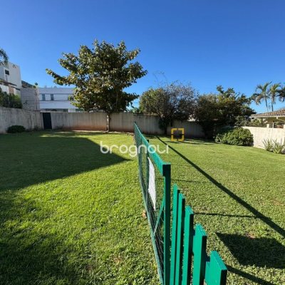 Cobertura com 199m², 3 quartos (sendo 1 suíte), 2 garagens, no bairro Lagoa da Conceição em Florianópolis
