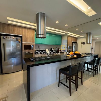 Cobertura com 199m², 3 quartos (sendo 1 suíte), 2 garagens, no bairro Lagoa da Conceição em Florianópolis