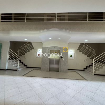 Cobertura com 199m², 3 quartos (sendo 1 suíte), 2 garagens, no bairro Lagoa da Conceição em Florianópolis