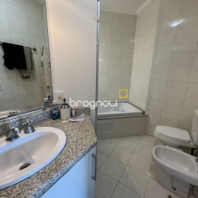Cobertura com 199m², 3 quartos (sendo 1 suíte), 2 garagens, no bairro Lagoa da Conceição em Florianópolis