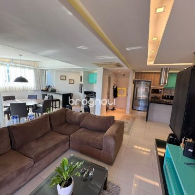 Cobertura com 199m², 3 quartos (sendo 1 suíte), 2 garagens, no bairro Lagoa da Conceição em Florianópolis
