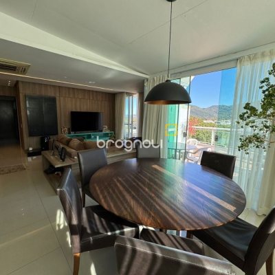 Cobertura com 199m², 3 quartos (sendo 1 suíte), 2 garagens, no bairro Lagoa da Conceição em Florianópolis