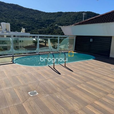 Cobertura com 199m², 3 quartos (sendo 1 suíte), 2 garagens, no bairro Lagoa da Conceição em Florianópolis