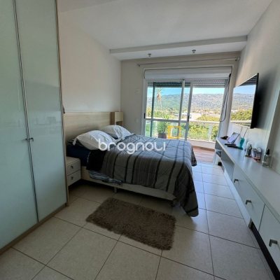 Cobertura com 199m², 3 quartos (sendo 1 suíte), 2 garagens, no bairro Lagoa da Conceição em Florianópolis