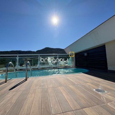 Cobertura com 199m², 3 quartos (sendo 1 suíte), 2 garagens, no bairro Lagoa da Conceição em Florianópolis