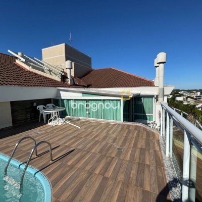 Cobertura com 199m², 3 quartos (sendo 1 suíte), 2 garagens, no bairro Lagoa da Conceição em Florianópolis