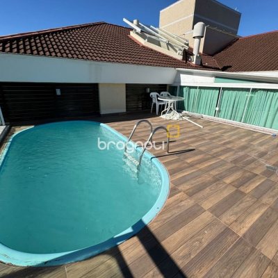 Cobertura com 199m², 3 quartos (sendo 1 suíte), 2 garagens, no bairro Lagoa da Conceição em Florianópolis