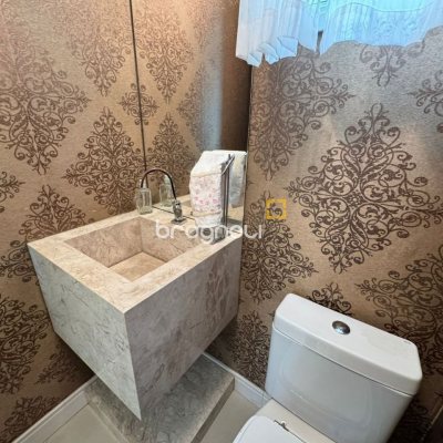Cobertura com 199m², 3 quartos (sendo 1 suíte), 2 garagens, no bairro Lagoa da Conceição em Florianópolis