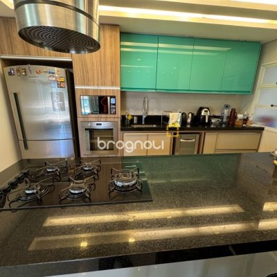 Cobertura com 199m², 3 quartos (sendo 1 suíte), 2 garagens, no bairro Lagoa da Conceição em Florianópolis
