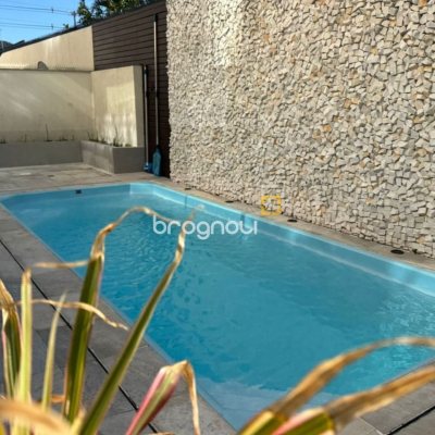 Cobertura com 199m², 3 quartos (sendo 1 suíte), 2 garagens, no bairro Lagoa da Conceição em Florianópolis