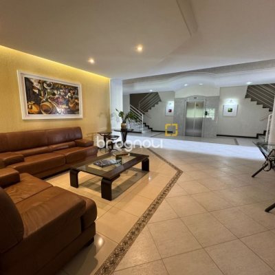 Cobertura com 199m², 3 quartos (sendo 1 suíte), 2 garagens, no bairro Lagoa da Conceição em Florianópolis