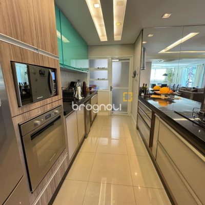 Cobertura com 199m², 3 quartos (sendo 1 suíte), 2 garagens, no bairro Lagoa da Conceição em Florianópolis