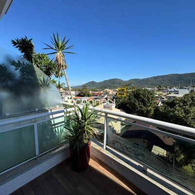 Cobertura com 199m², 3 quartos (sendo 1 suíte), 2 garagens, no bairro Lagoa da Conceição em Florianópolis