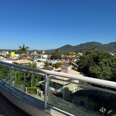 Cobertura com 199m², 3 quartos (sendo 1 suíte), 2 garagens, no bairro Lagoa da Conceição em Florianópolis