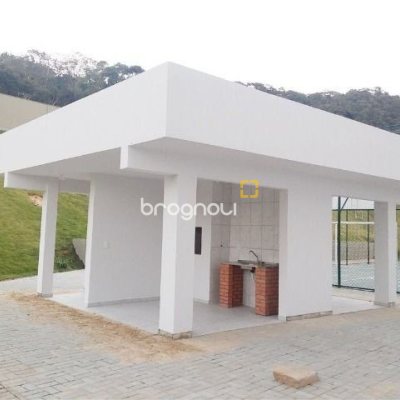 Apartamento com 52m², 2 quartos, 1 garagem, no bairro São Sebastião em Palhoça