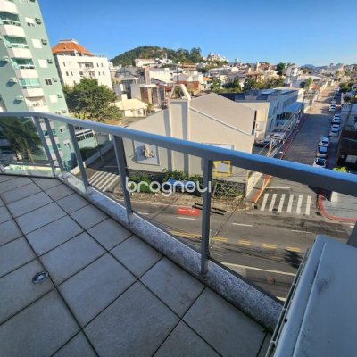 Cobertura com 226m², 3 quartos (sendo 1 suíte), 2 garagens, no bairro Coqueiros em Florianópolis